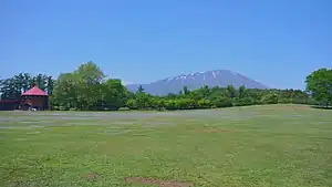 小岩井農場の広場と岩手山