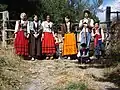 ロス・カンパノス祭りで民族衣装を着た人々
