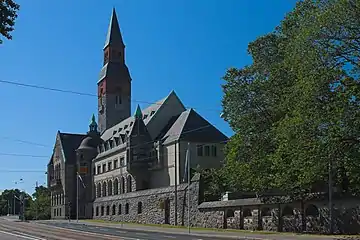 市電通り沿いの外観