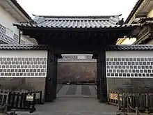 石川門 高麗門(重文)