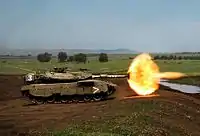 ゴラン高原での訓練で主砲を発射する第188機甲旅団のメルカバMk.3D。2008年。