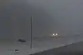霧に包まれた道路