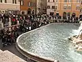 側面から、名だたるアイスクリーム屋が並ぶ