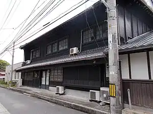 旧堀本酒造主屋は現存し現・デイサービスセンター金泉