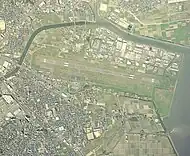 旧北九州空港の空中写真(2005年)国土交通省 国土地理院 地図・空中写真閲覧サービスの空中写真を基に作成