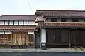 主屋（右）と付属屋