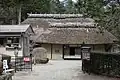 隣接する旧竹村家住宅