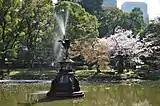 雲形池と鶴の噴水（2018年3月撮影）