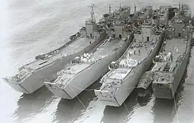 集結したSB艇(D)。左から第150号、第101号、第127号、第149号輸送艦。