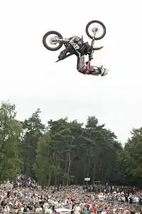 フリースタイルモトクロスバックフリップ