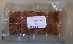 ベーコン（宇宙食用に凍結乾燥させたもの）