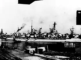他の艦艇とともにカサブランカに停泊するランドンターブル（1938年頃）