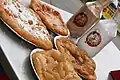 アメリカの揚げパン (fried dough)。祭りの屋台で販売される