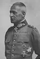 将官の軍服を着るフリードリヒ・フォン・ゲロック（ヴァイマル共和政時代やナチス体制時代に非常に近いデザインとなっている。）