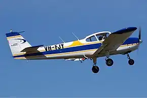 キネトン飛行場（英語版）（オーストラリア）を離陸するFA-200-180（2010年）