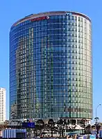 建物の形状は楕円形となっている（旧・富士ゼロックス時代）（2012年2月）