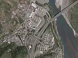 2015年の空撮。上側が上り線のサービスエリアでその北側に道の駅富士川楽座が隣接する。
