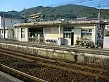 駅舎(2012年2月、ホーム側より)