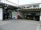 藤森駅北改札口及び自由通路(2008年1月)