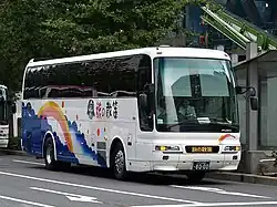 富士興商グループのツアーバス「旅の散策」(三菱ふそう・エアロクィーンI、富士セービングバス運行)