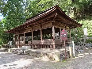 深瀬白山神社拝殿