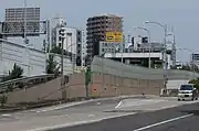 吹上西出口。その向こうに吹上東入口を配置。
