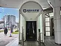 地上階の直通エスカレーター