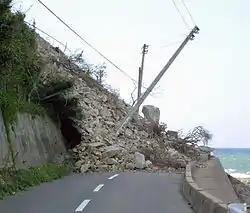 志賀島、福岡県西方沖地震で発生した崖崩れ