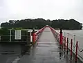 朱塗りの橋を渡った先が福浦島