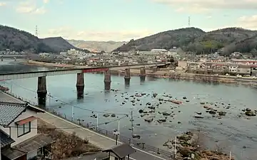 八幡温泉郷(建部町建部上)から建部町福渡の町並みを望む