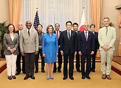 米国のナンシー・ペロシ下院議長、マーク・タカノ下院議員、ラーム・エマニュエル駐日大使、岸田首相らと(2022年8月5日)