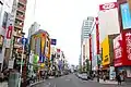 東口より南側の駅前通り 県道39号船橋停車場線（2019年7月）
