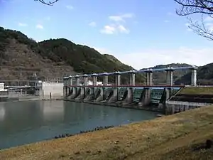 右岸にある船明発電所