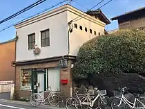 当風呂屋に隣接する旧理髪店の建物(2018年4月)
