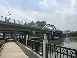 市街地を流れる射陽河に架かる新阜寧大橋