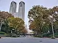 終点である新宿中央公園西交差点から東を見る。