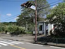 青梅街道と二俣尾駅南口(2011年9月)