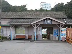 改修前の駅舎(2006年11月)