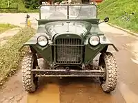 棒状のラジエーターグリルガードを持つ初期型GAZ-67あるいは大戦中生産型