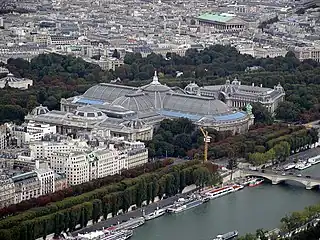 エッフェル塔から見る, アンヴァリッド橋, グラン・パレ, マドレーヌ寺院(背景の緑屋根建物)