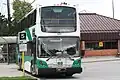 メドウヴェール・GO駅（Meadowvale GO Station）前に停車中のE500バス。