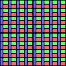 RGB 液晶（左）と有機EL（右）の例赤1個、緑1個、青1個の3つのサブピクセルで、1つのフルカラー正方形のユニットを構成し、1ユニットで1ピクセルとなる。