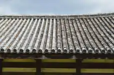 禅室 南側屋根左は通常の本瓦葺、右は行基葺。