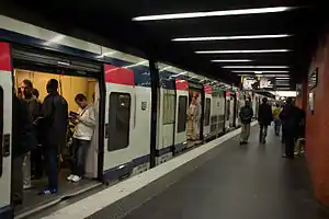 A線、リヨン駅にて
