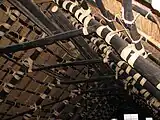 屋根裏。部材が縄で縛られているのが分かる。（2008年（平成20年）4月）