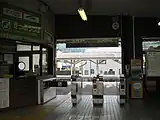 改札口（自動改札機設置後）（2011年10月）