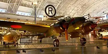 月光一一型（スミソニアン博物館に展示されている元横須賀航空隊所属機。右翼下は二式複戦「屠龍」の胴体、後方に見える尾翼はB-29（エノラ・ゲイ）のもの）