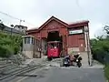 終着駅のグラナローロ駅と1形、プリンチペ駅同様ホームが水平であった時代の形跡が残る、2016年