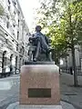 ジョージ・ピーボディの像