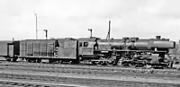 52形2006号機（1952年撮影）ドイツ連邦鉄道（西ドイツ国鉄）へ継承された52KON形の1両。2'2'T13,5KON復水式テンダーを連結し、ヴィッテ式デフレクターを装着する。